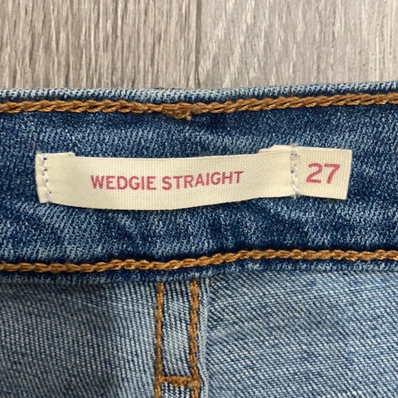 Levi’s Wedgie Straight Leg Jean - Picture 3 of 8